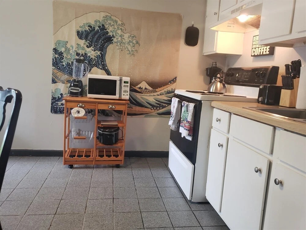 Apartment - 1064 College Street