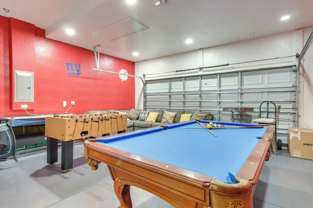 Lanai & Pool: Spacious Villa Near Disney