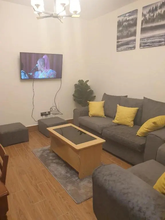 Lovely 2 and 1 bedroom guest units Karen