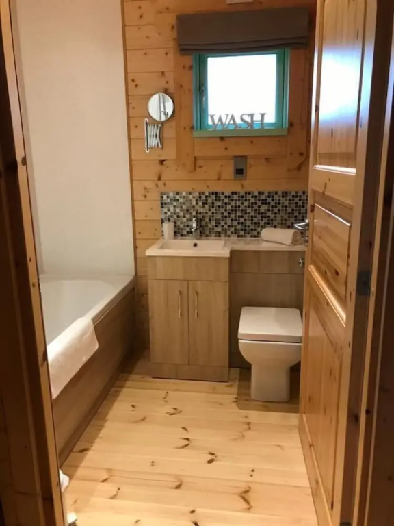 Hollybush Lodges