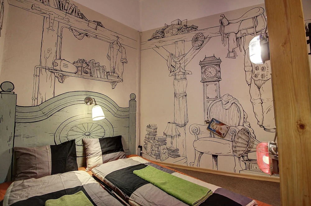 Lavender Circus Hostel, Doubles & Ensuites
