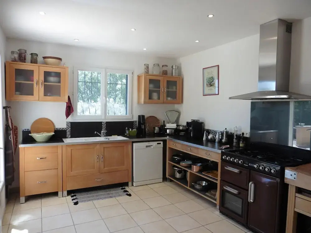 Pretty, Spacious Holiday Home With Private Pool