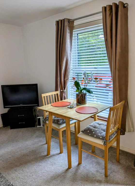 City centre apartment with south facing patio close to the harbour