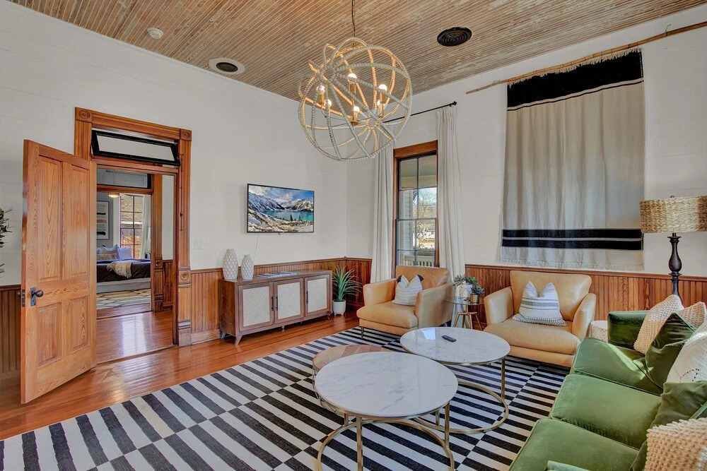 Gorgeous Home 1 Blk From Main w/ Hot Tub & Fire Pit!