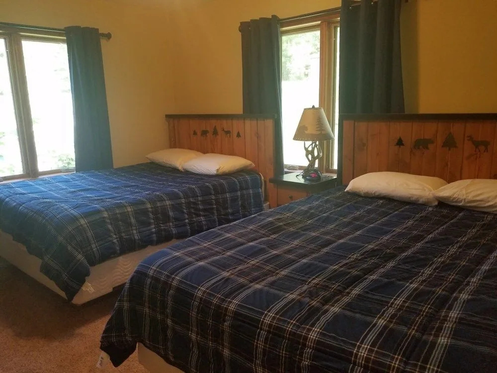 Mercer Lake Resort- Musky Lodge 6 Bedroom Condo