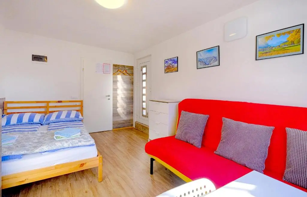 New Studio with AirCon & FREE Parking