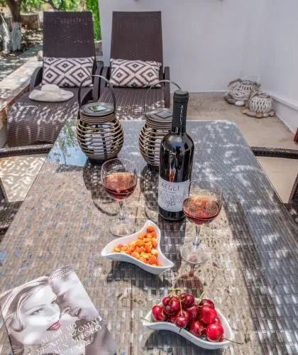 Mantelena studios & family apartments