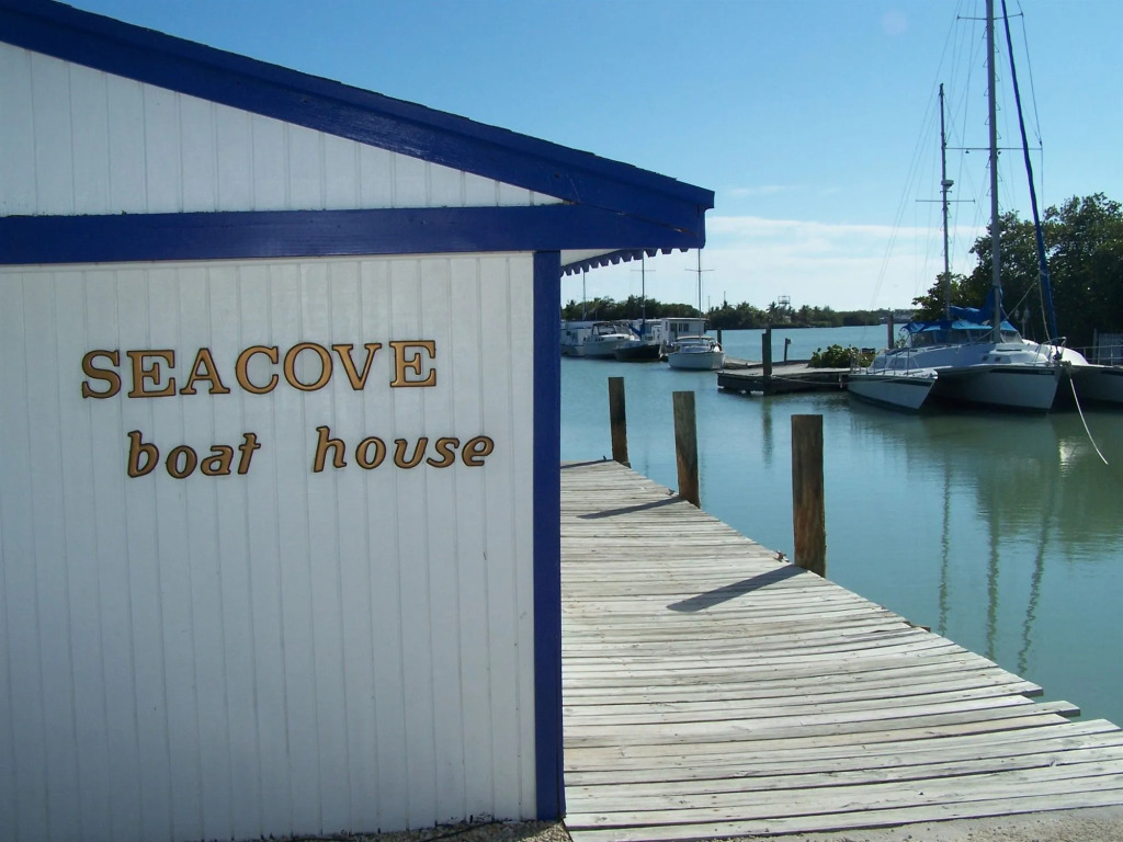 Floating Sea Cove Resort & Marina