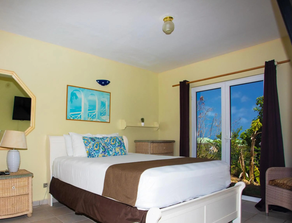 Spacious Villa with Ocean and Mountain view-4 beds