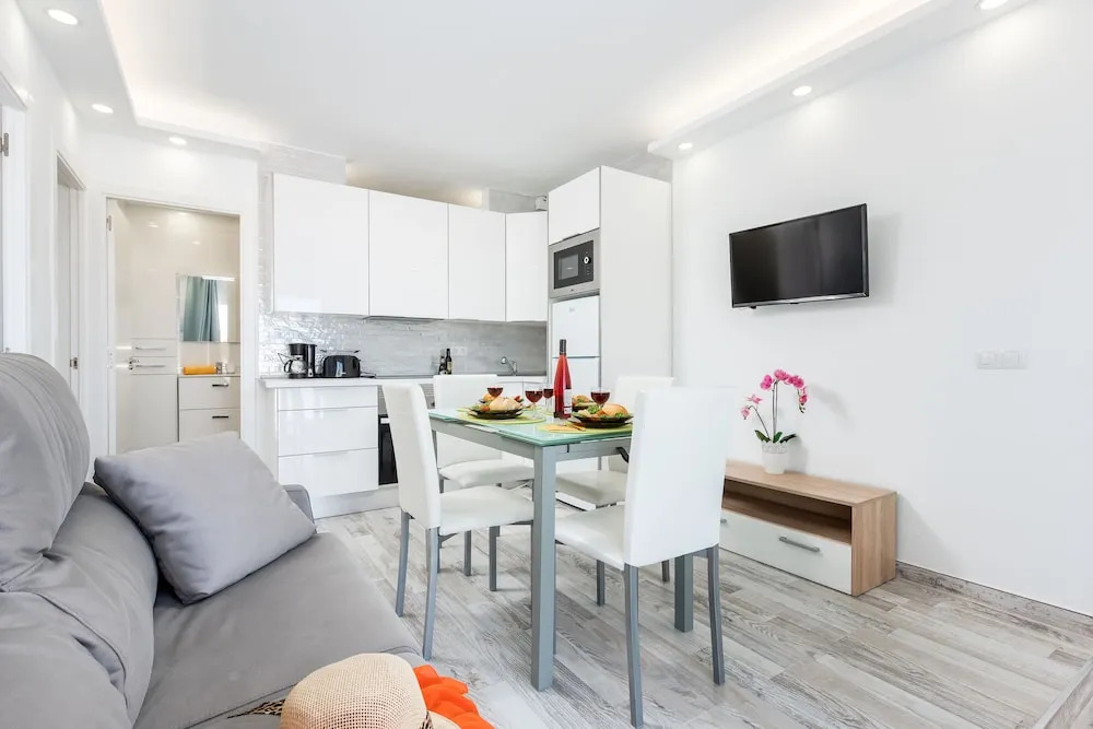 C104A Brand New Apartment, Big Terrace, Pool