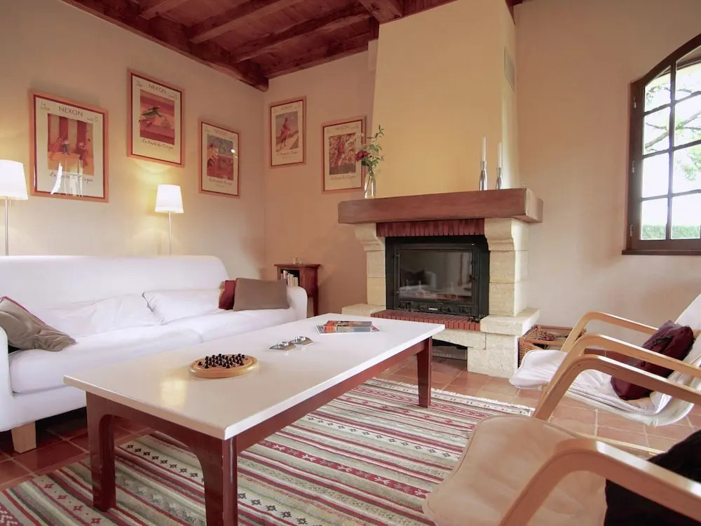 Lovely Villa in La Coquille with Swimming Pool