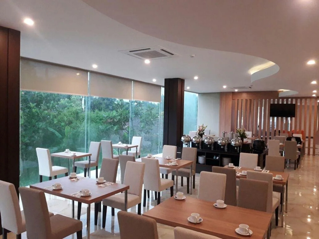 Front One Hotel Airport Solo