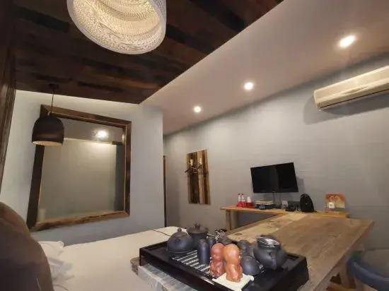 Xiyi Hailuogou townlet Xiaozhu Homestay