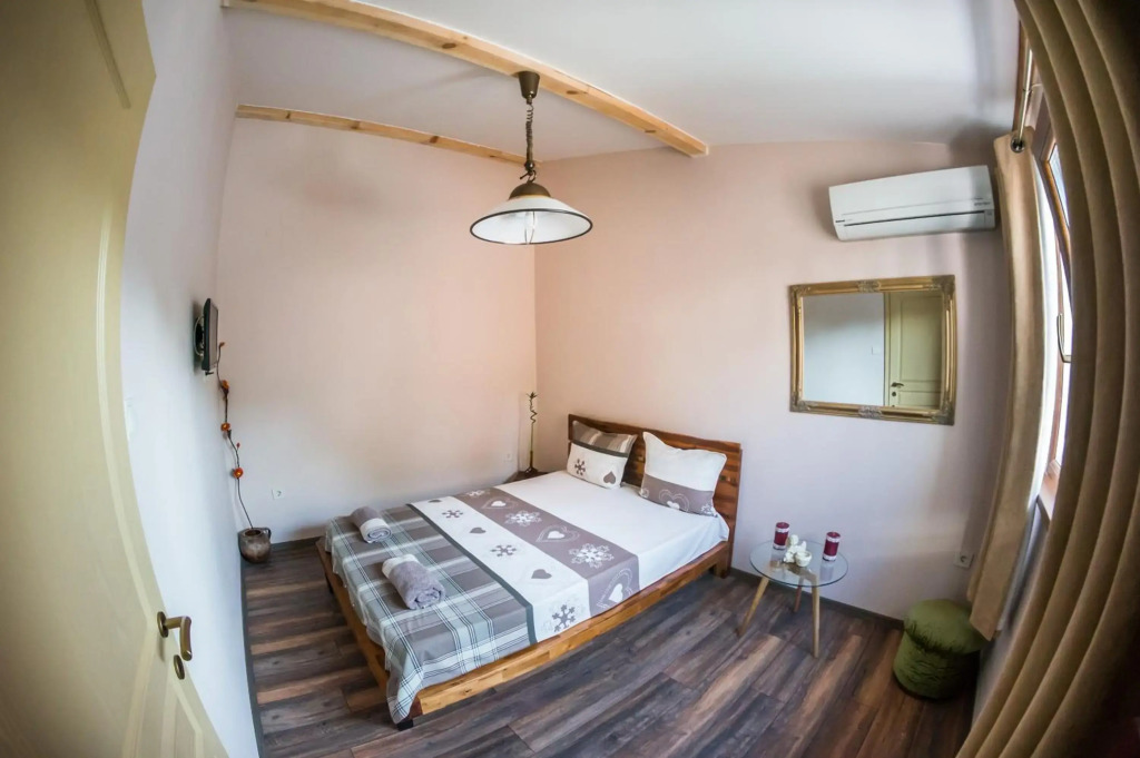The Old House guest rooms and apartament