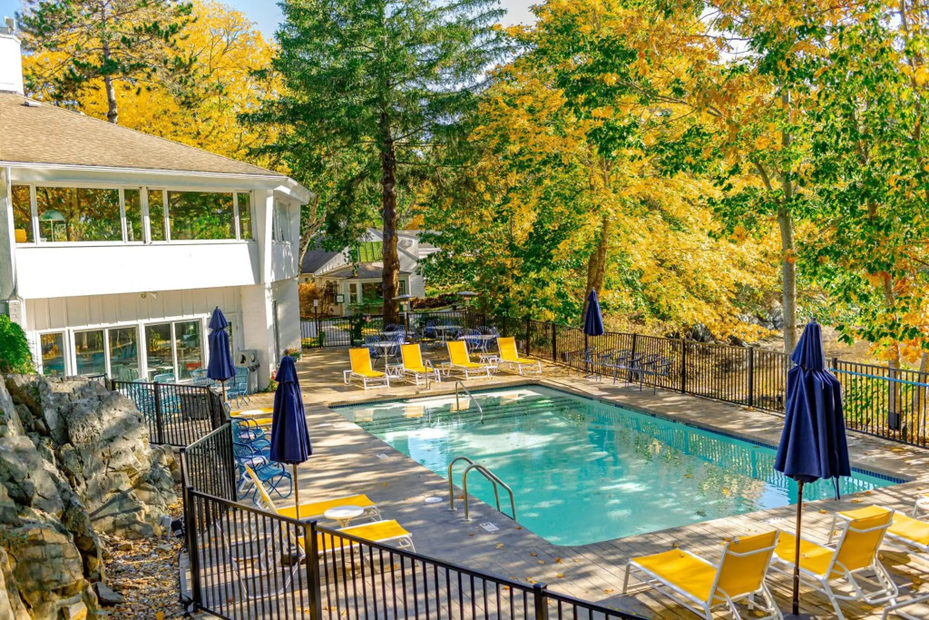 Village Cove Inn