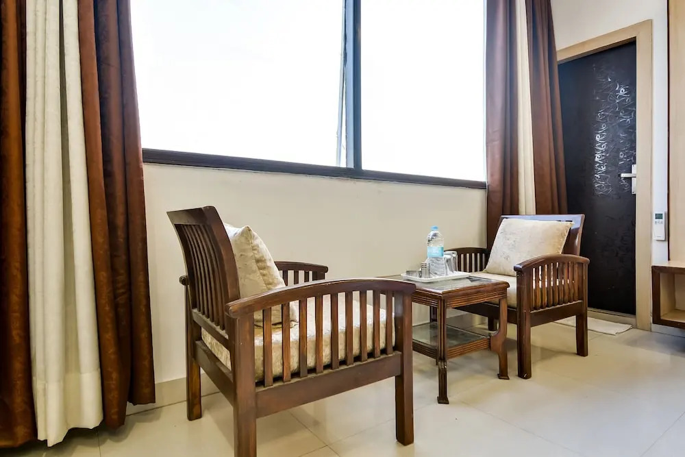 Oyo 60737 Hotel Purple Residency