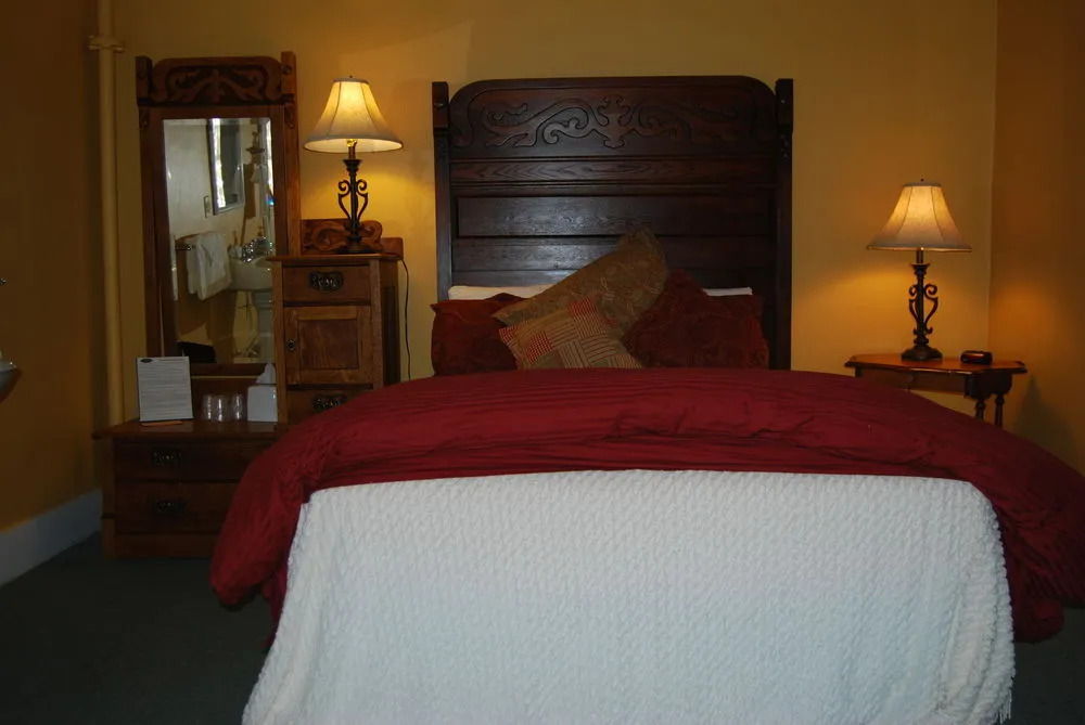Fullerton Inn