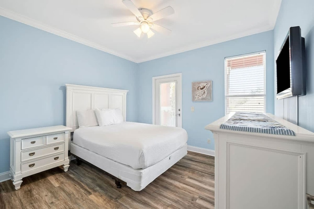 6BR Beach Home 5-min Walk to Ocean Resort Pool