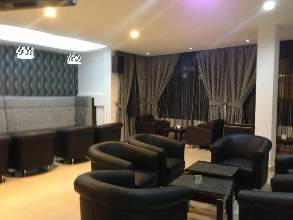 Airport Plaza Hotel