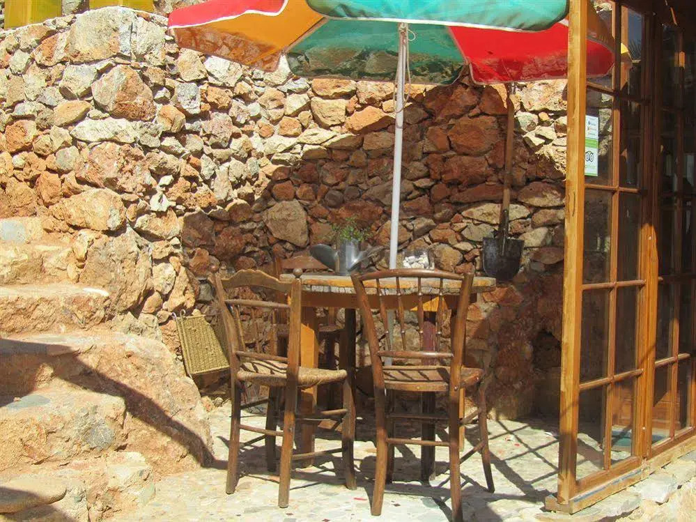 Oasis Hotel