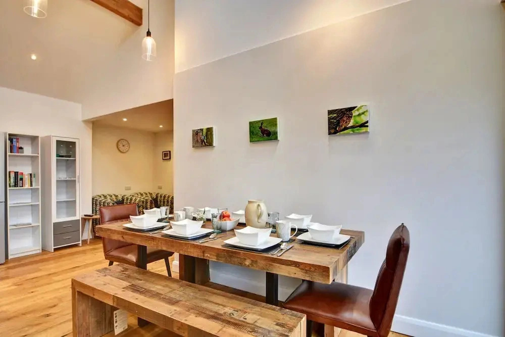 Holiday Home Near Bank Woods Nature Reserve, No Deposit