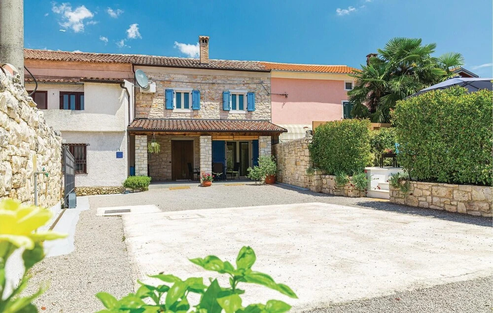 Amazing Home in Rovinj With Wifi and 2 Bedrooms