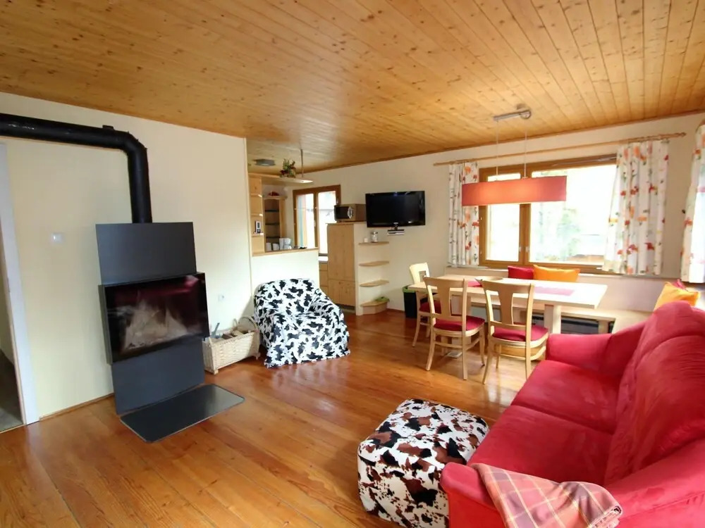Sunlit Cabin with Jacuzzi in Turracherhohe