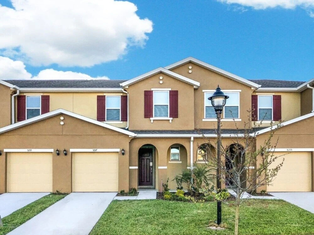 5157 Adelaide Drive 4 Bedroom Townhouse