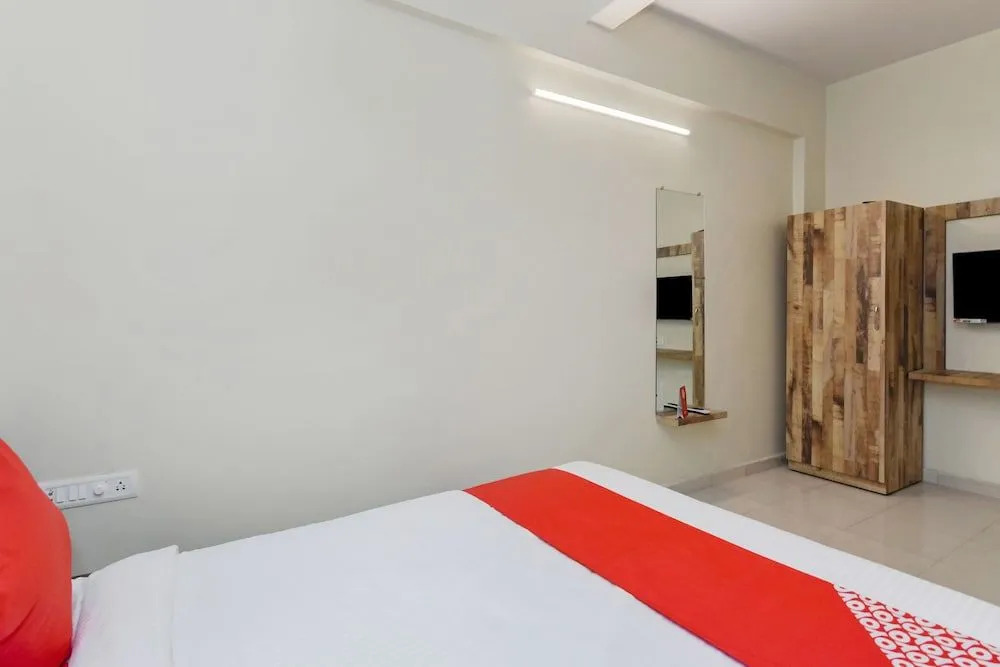 OYO 17342 Aditya Service Apartment