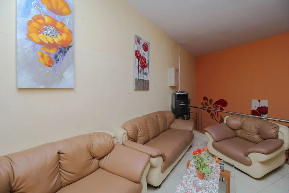 Airy Eco Panakkukang Hertasning Raya Blok C2 Makassar
