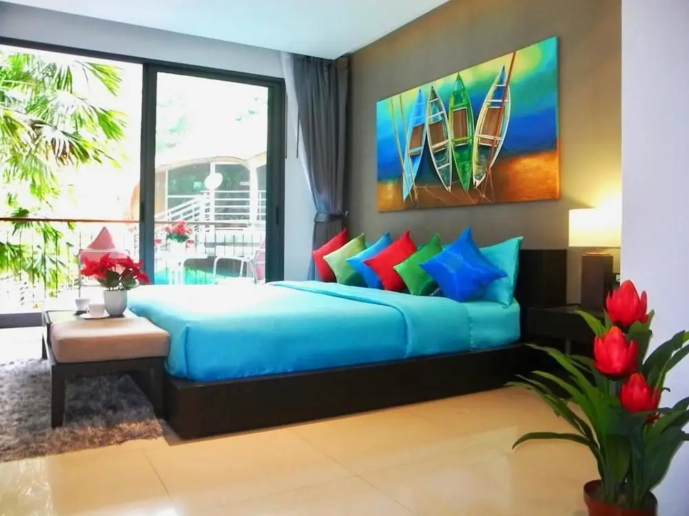 Emerald Terrace - Pool View Studio