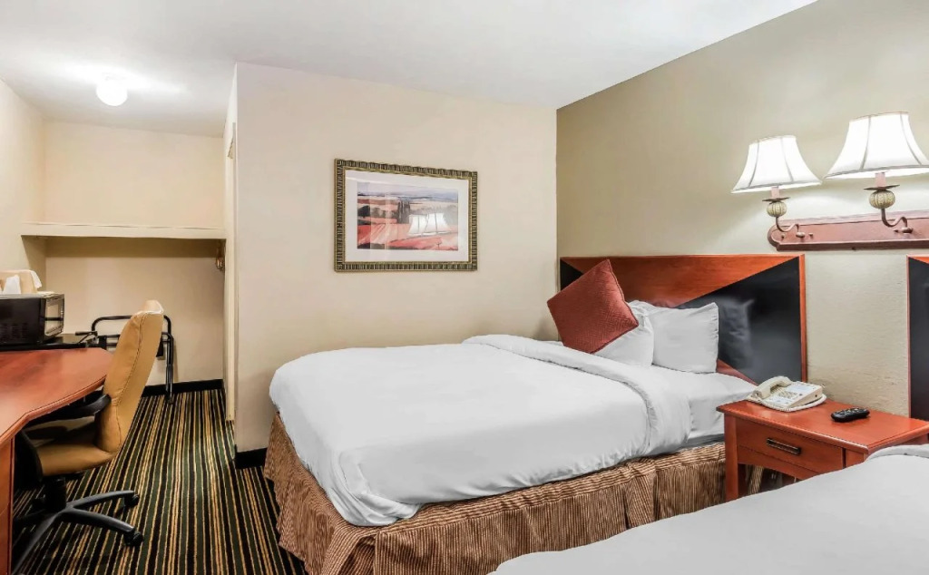 Rodeway Inn & Suites