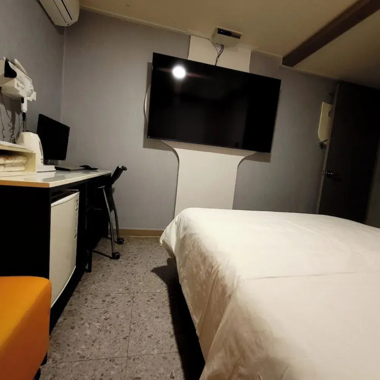 SKY Motel