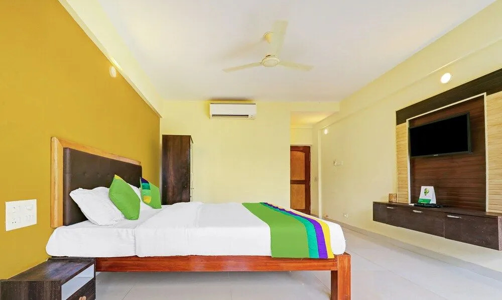 Morjim Pride Hotel with Swimming Pool near Morjim Beach