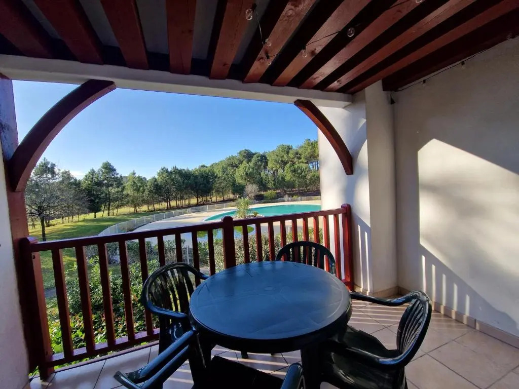 Appartements au coeur du golf, proche du lac et vélodyssée
