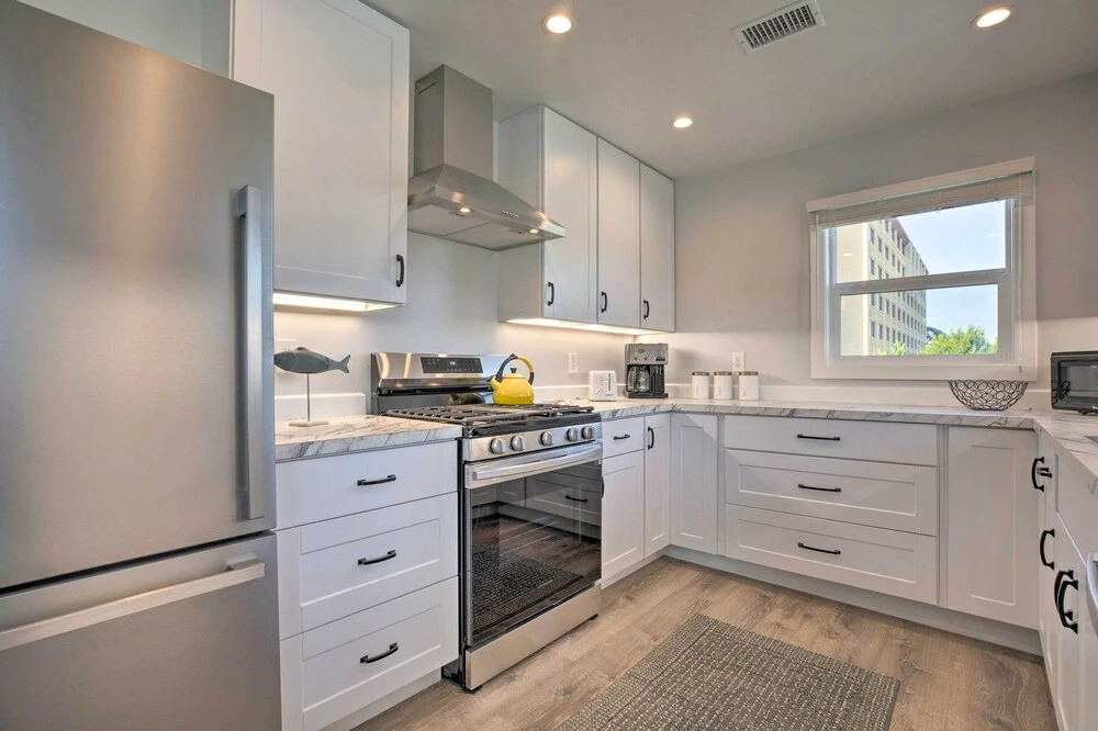 Charming San Diego Apartment - Walk to Bay!