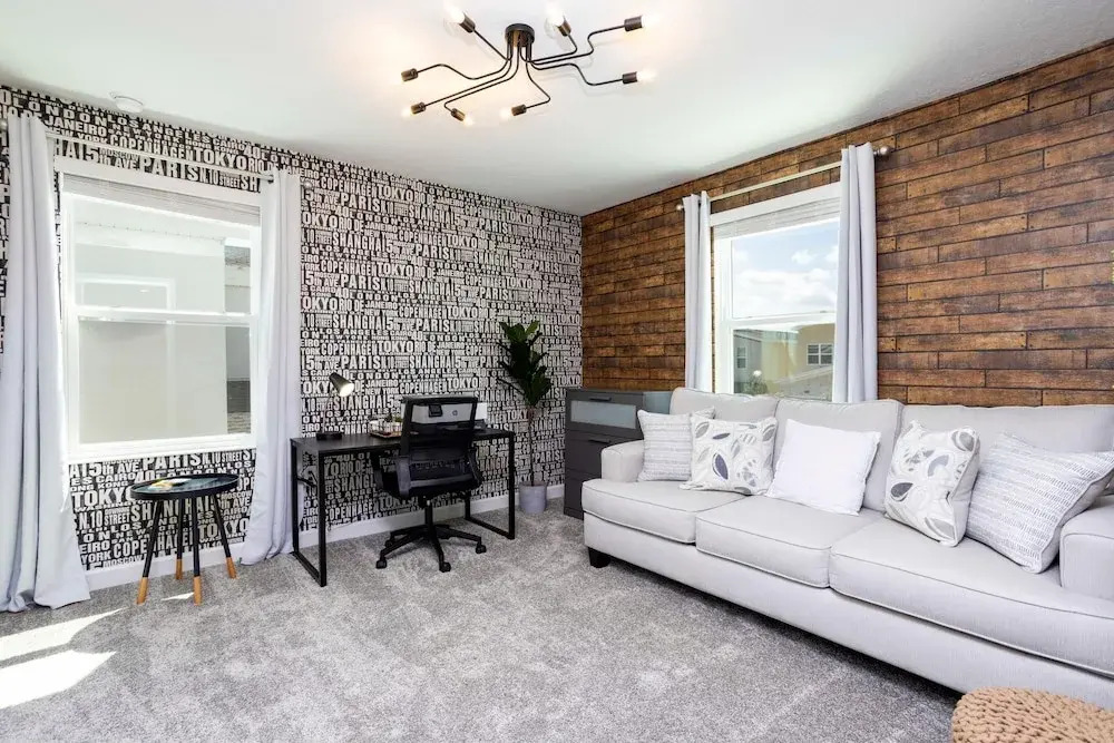 811 ST - 9BR Luxury Home: Private Pool