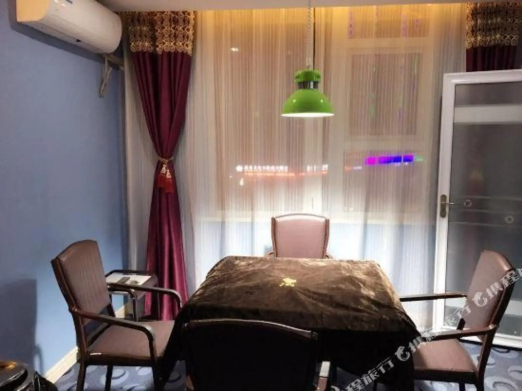 Wuxue 520 Theme Hotel