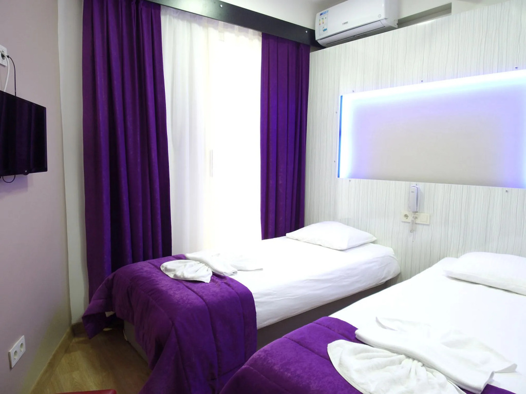 Arya Hotel