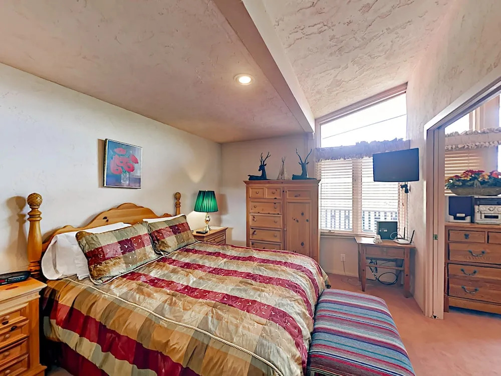 Snowmass Condo Near Treehouse Ski School by RedAwning