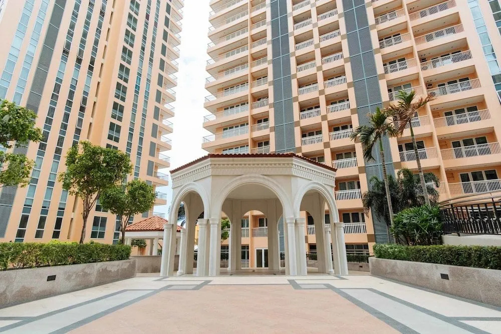 Reddoorz Premium @ Venice Luxury Bgc 2