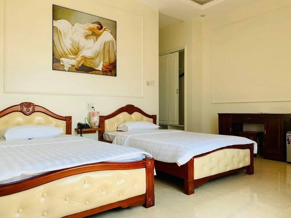 ELISA HOTEL