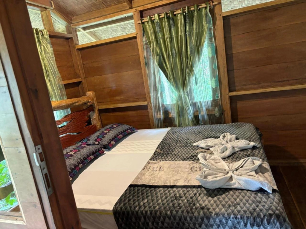 On The Rocks Bungalows, Restaurant and Jungle Trekking Tours - From May to September only stay here