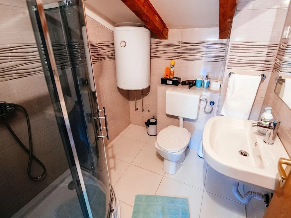 Lovely Holiday Home With Private Pool, Home Gym, Traditional Tavern, Stone BBQ
