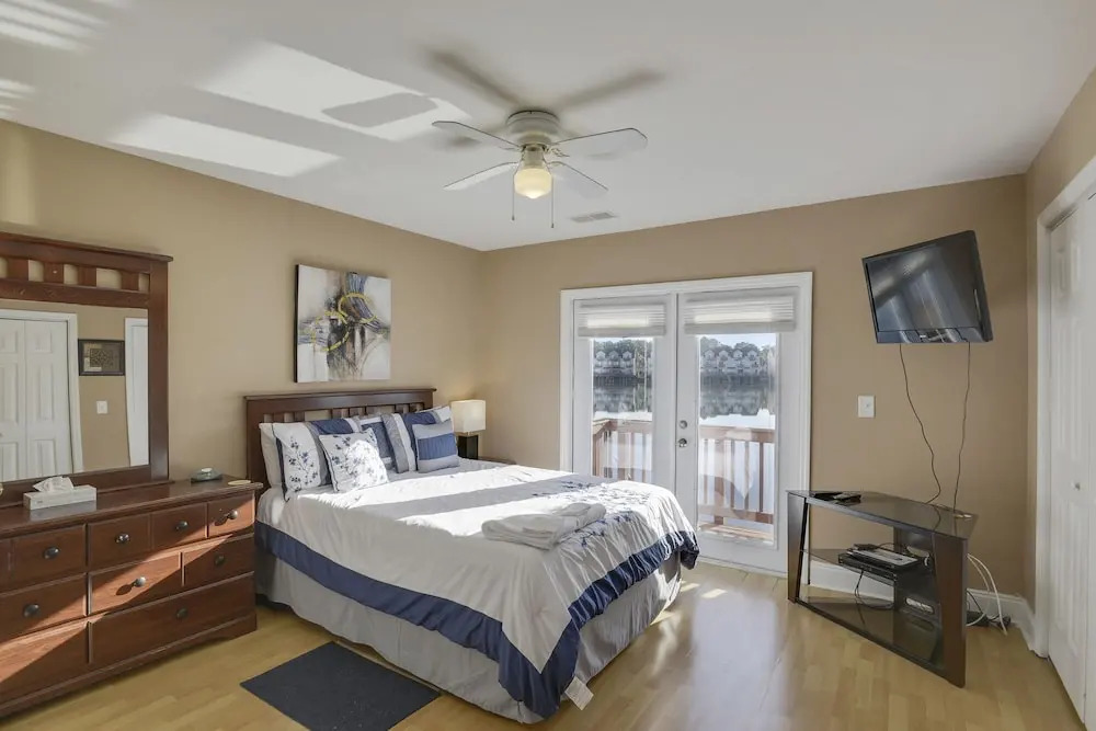 Carolina Waterfront Rentals - Arco - 3 Br townhouse by RedAwning