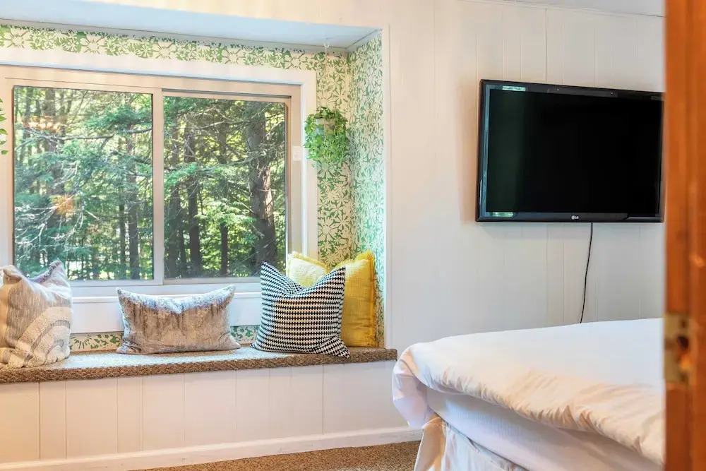 Lakeshore Oasis by Avantstay Private Beach, Views, Hot Tub, Volleyball