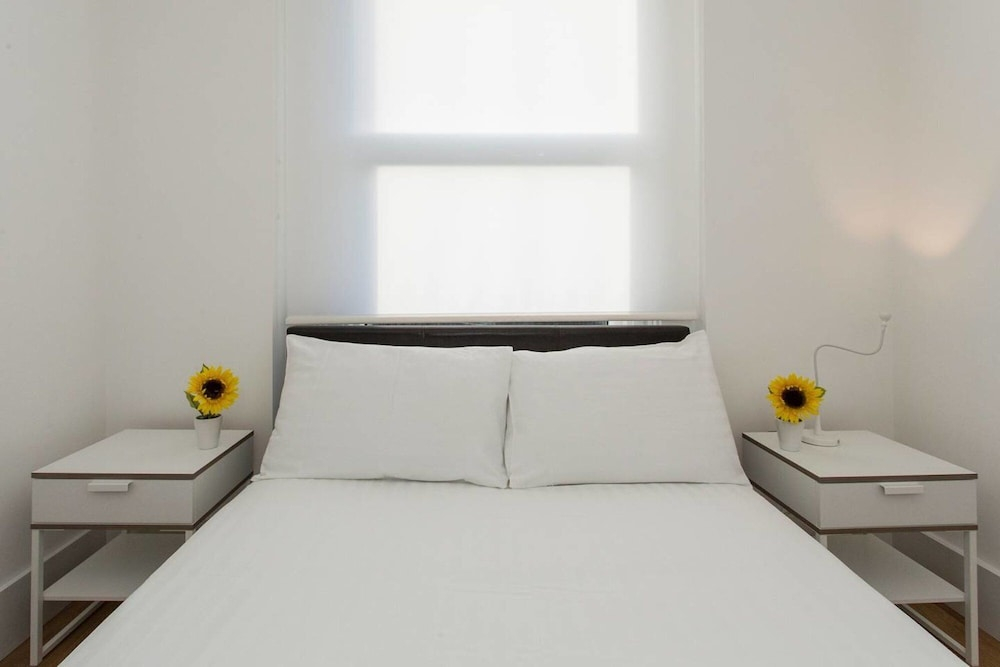 Sleek 2BR flat in Hither Green, by Mountsfield Park
