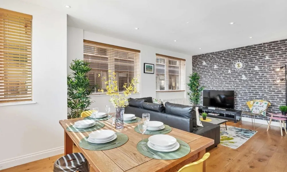 Seaview Heights - two Bedroom two Bathroom Loft Style Apartment Direct Distant sea Views - Fast Wifi