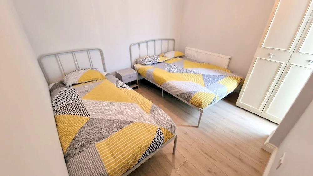 2-bed House - Sleeps 5 & Central Links