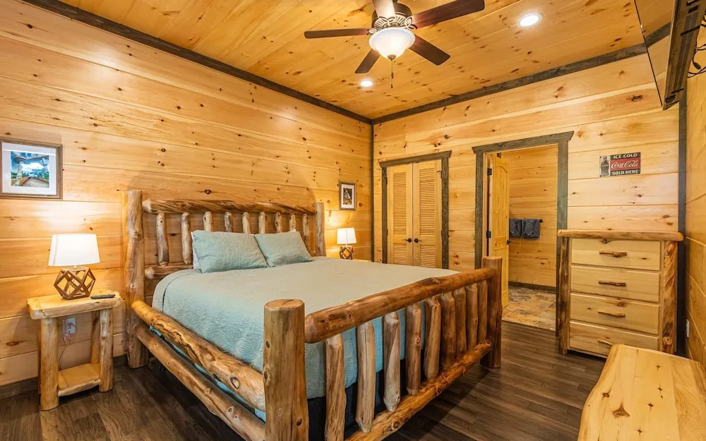 New 3BR Hot Tub Game Room 3 King Suites